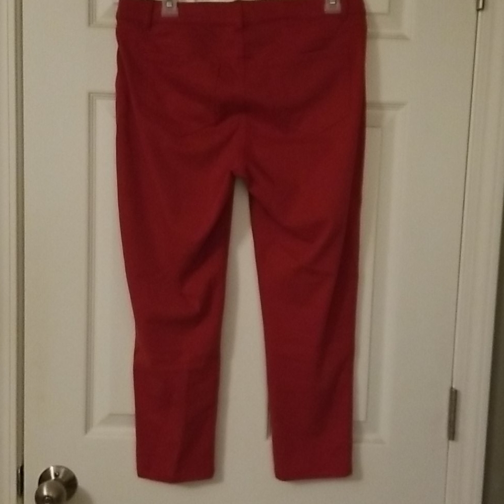 Red capris - Picture 2 of 3